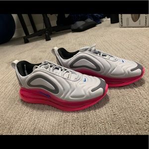 Nike Air Max 720 Women’s Size 7